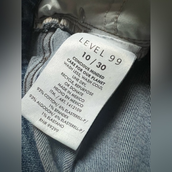Level 99 high rise skinny ankle cigarette jeans in nostalgic wash. Size 10/30 - Picture 9 of 13